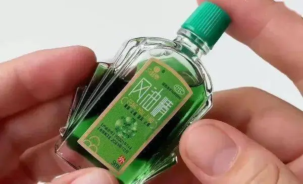 家里放一物绝对没老鼠,风油精发出的气味能够很好的驱赶老鼠
