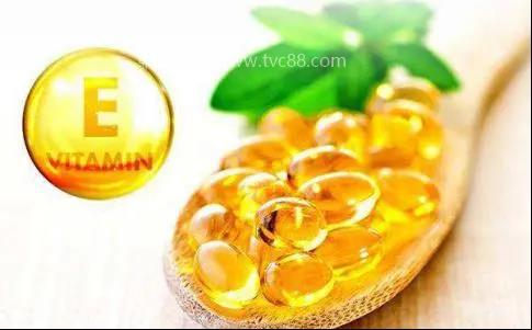 女性一天吃一粒维生素E,减缓皱纹/延缓衰老/保护卵巢
