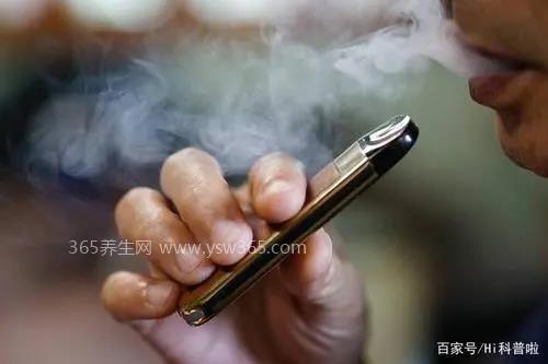 为什么抽电子烟会咳嗽,含有化学物质会刺激喉咙导致咳嗽