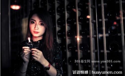 怎么能一眼看出女孩抽烟,看手指或者牙齿的颜色