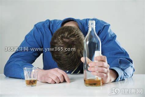 喝酒不醉的方法,先吃一些油腻的食物可以减缓酒精的吸收