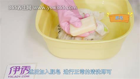 彩泥搞到衣服上怎么洗,可以尝试用食用盐/白醋和小苏打
