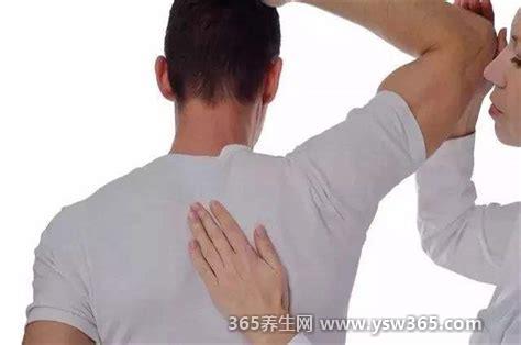 肩周炎三个动作自愈方法,可以做扩胸运动有利于肩关节活动
