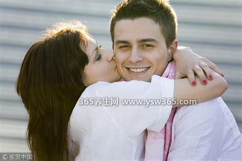 女人为什么喜欢大一点的男人,原因有三个(生活会更滋润)