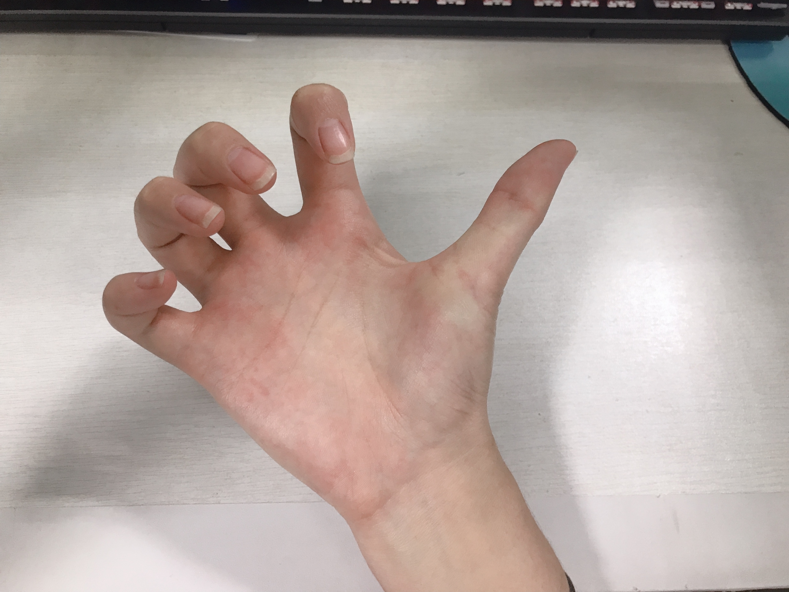 自测散紧用几根手指头合适,一般三个手指就可以(比较好)
