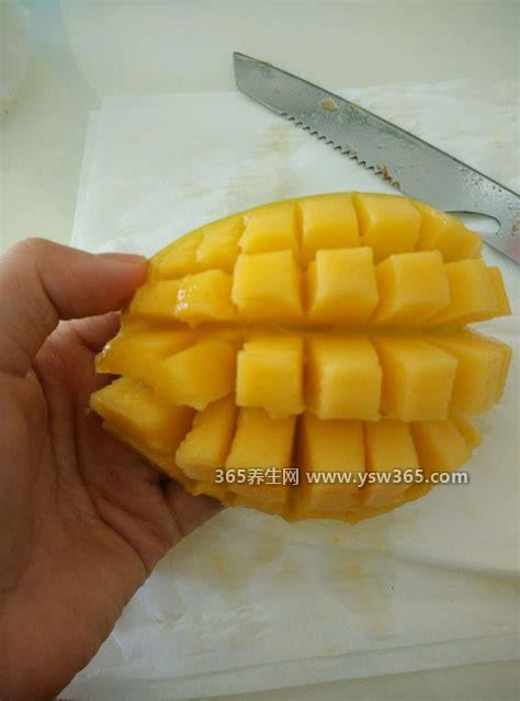 芒果怎么切方便吃,把芒果切成小块是最方便的吃法