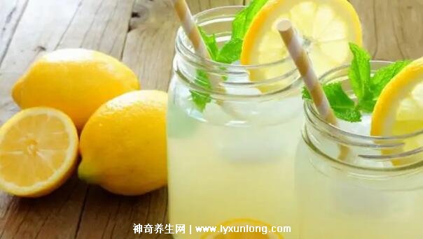 阳了喝柠檬水有什么作用与功效,预防脱水(少部分人不可以喝)