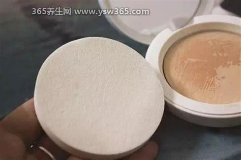 粉饼怎么用才正确步骤,先用纸巾吸收脸上的油光再用粉饼